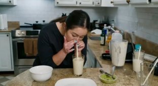A Woman Inhales Food Through a Straw and Feels "Phenomenal" (3 photos)