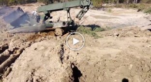 Поставленный Польшей танк PT-91 Twardy в Украине с динамической защитой Kontakt-1