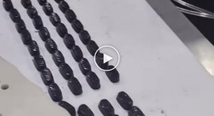 Automatic candy wrapping machine