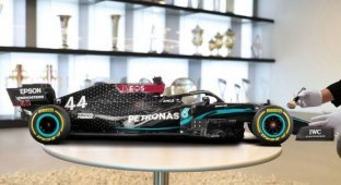Крутая модель гоночного болида чемпиона Формулы-1 Льюиса Хэмилтона за безумные $ 35.000 (15 фото + 1 видео)