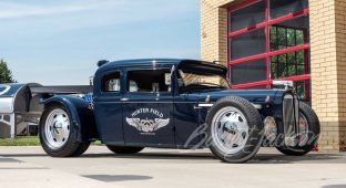 Custom 1932 Willys with parts from military aircraft will be put up for auction (18 photos)