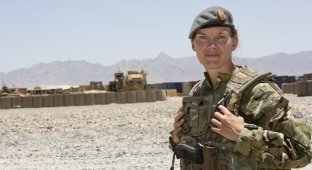 Будни британских женщин-военнослужащих в Афганистане (25 фото)