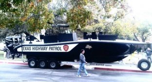 Новая лодка техасских рейнджеров (6 фото + 1 гифка)