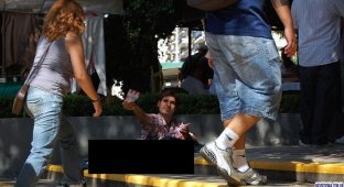  Расплавленный человек в Буэнос-Айресе (2 фото)