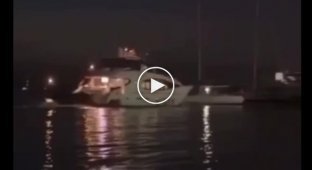 The ship crashed into a sailing yacht standing at the pier