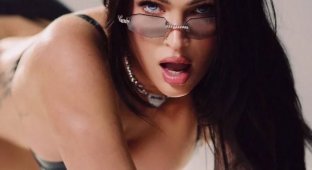 Новая горячая фотосессия Меган Фокс (6 фото + видео)