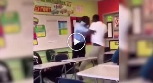 Учитель жестоко избил ученика прямо в классе