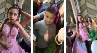 Необычная цыганская свадьба в Румынии, где 10-летний мальчик взял в жёны 8-летнюю девочку (4 фото + 1 видео)