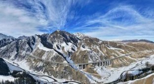 В Китае открыли самый длинный в мире автодорожный тоннель (3 фото)