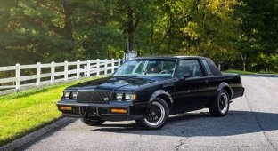Untouched 1987 Buick GNX with low mileage sold for 200 thousand dollars (40 photos + 3 videos)