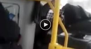 Необычный рычаг переключения передач в салоне автобуса Правдинск-Калининград