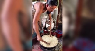 Как делают козинаки в Индии: сладость с привкусом антисанитарии