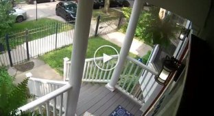 In the USA, a man chased a burglar who broke into his home with a frying pan.