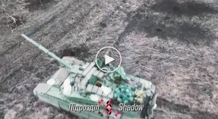 Destruction of a Russian T-90M tank Breakthrough by accurately dropping a grenade into an open hatch