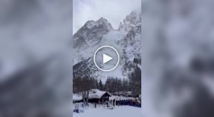 Лавина накрыла лыжников в Италии