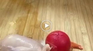 В соцсетях обсуждают страшное видео с необычным рецептом куриных фрикаделек