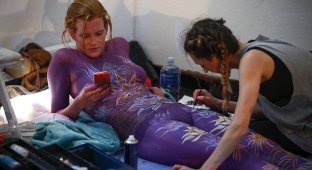 Голые амбиции: в Кейптауне проходит ежегодный арт-фестиваль, модели которого совершенно обнажены (9 фото)