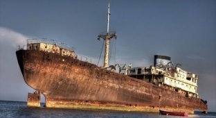 Корабель-примара, який зник у Бермудському трикутнику, повернувся через 90 років (3 фото)