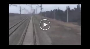 Машинист украинского поезда был вынужден применить экстренное торможение перед бронетехникой оккупантов