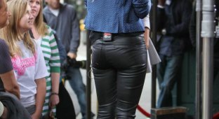 Молли Симс в странных кожаных штанах (9 Фото)