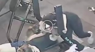 Сідничний фейл у спортзалі