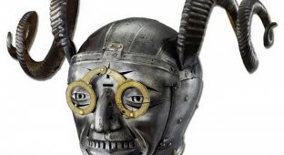 Рогатый шлем короля Генриха VIII с очками и щетиной (10 фото)
