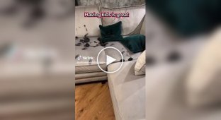 Father left baby unattended for a few minutes: what happened to the living room