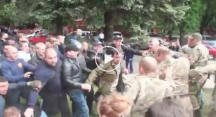 Избиение титушками ветеранов АТО при полном бездействии украинской полиции