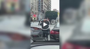 Ніколи не сигналь у місті, там десь може сидіти диригент