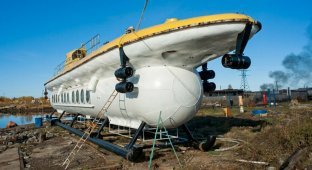 Единственная советская туристическая подводная лодка (8 фото)