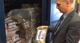 Бельгийские службы задержали крупную партию кокаина с логотипом "Единой России" (2 фото + видео)