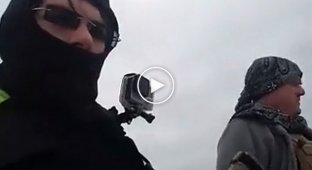 Активисты движения за открытое ношение оружия в масках и с AK-47 устроили переполох в полицейском участке