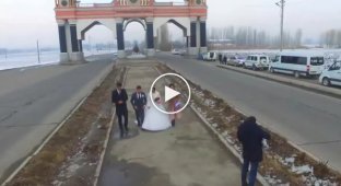 В Киргизии свадебный дрон заснял момент серьезного ДТП