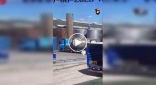Цистерну дважды смяло вакуумом