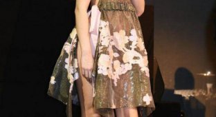 Младшая сестра Кейт Мосс Шарлотта надела откровенное платье на благотворительный вечер (5 фото)
