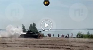 Beach near Tyumen. The Russian army bravely fights the sunbathers