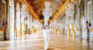 Salma Hayek carried the Olympic flame through Paris (4 photos + 3 videos)