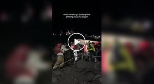 Турист показал обратную сторону восхождения на Фудзи