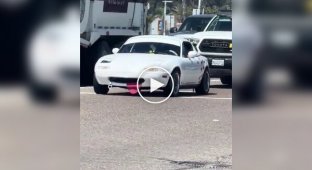 The main eye of the world of cars - Mazda MX-5