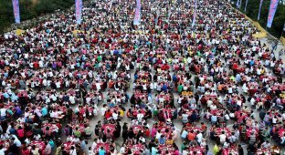 Чудеса китайского фаст-фуда: как накормить 20 тысяч человек за пару часов (8 фото)