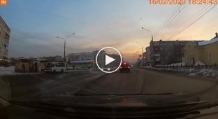 Момент наезда на ребёнка в Новокузнецке попал на видео