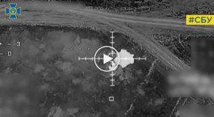 SBU terrorizes Russians with its drone and throws off a lot of gifts