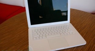 Apple представила новый белый MacBook - живые фото (14 фото)