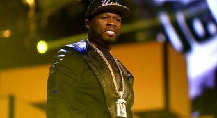 Рэпер 50 Cent бросил микрофон в фанатку и разбил ей голову (2 фото + видео)