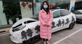 A Chinese woman sued Tesla for faulty brakes and now owes the company $23,000 (4 photos)