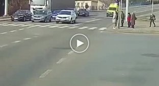 Pedestrians who do not miss an ambulance