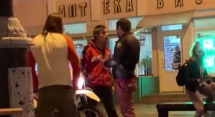 Журналист сделал замечание чеченцу. Теперь челюсть сломана (1 фото + 1 видео)
