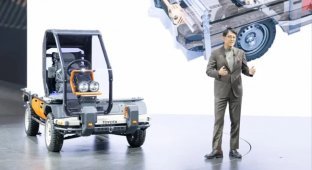 Toyota unveiled a tiny truck kit that will be sold partially disassembled (2 photos)