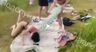 On the beach of Yaroslavl, two women fought over a depraved swimsuit