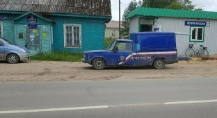 Разваливающаяся машина «Почты России» попала на видео, водитель уволен (3 фото + 1 видео)